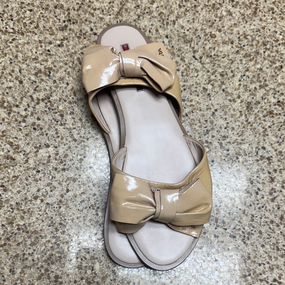 Prada Patent Leather Women's Cream Bow Slide Sandals - Picture 12 of 15